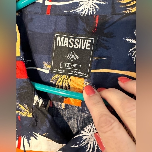 Massive Short Sleeve Tropical Button Down Shirt Men’s Size Large NWT - Picture 3 of 5